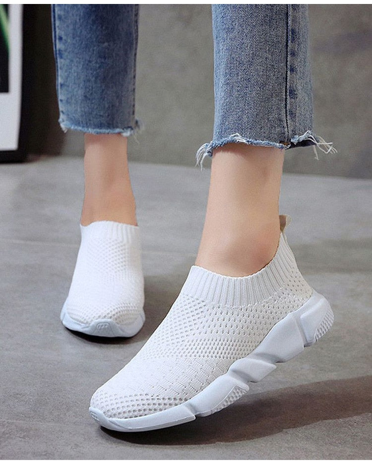 Women Shoes 2019 New Flyknit Sneakers Women Breathable Slip On Flat Shoes Soft Bottom White Sneakers Casual Women Flats Krasovki